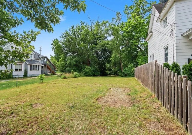 Photo 1 of Sale Pending at 1016 E Vine St, Kalamazoo, MI 49001 | MLS# 70539701 | Listing updated on 2026-09-14