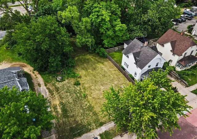 Photo 2 of Sale Pending at 1016 E Vine St, Kalamazoo, MI 49001 | MLS# 70539701 | Listing updated on 2026-09-14