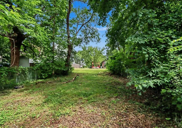 Photo 3 of Sale Pending at 1016 E Vine St, Kalamazoo, MI 49001 | MLS# 70539701 | Listing updated on 2026-09-14
