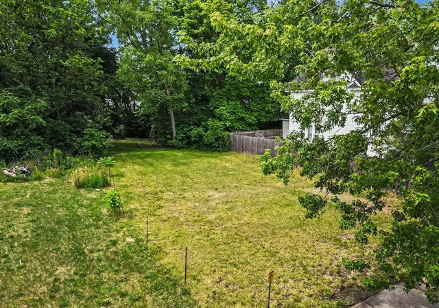 Photo 4 of Sale Pending at 1016 E Vine St, Kalamazoo, MI 49001 | MLS# 70539701 | Listing updated on 2026-09-14