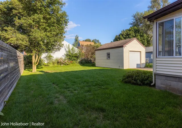 Photo 3 of Sale Pending at 2226 College Ave, Grand Rapids, MI 49507 | MLS# 70556922 | Listing updated on 2026-09-14