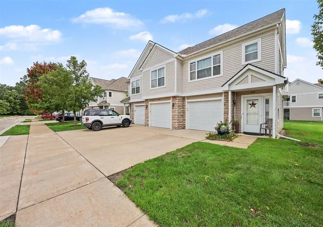 Listing Photo 1 - Condo for sale in building located at 641 Fieldstone Cir, Chelsea, MI 48118 - Unit #