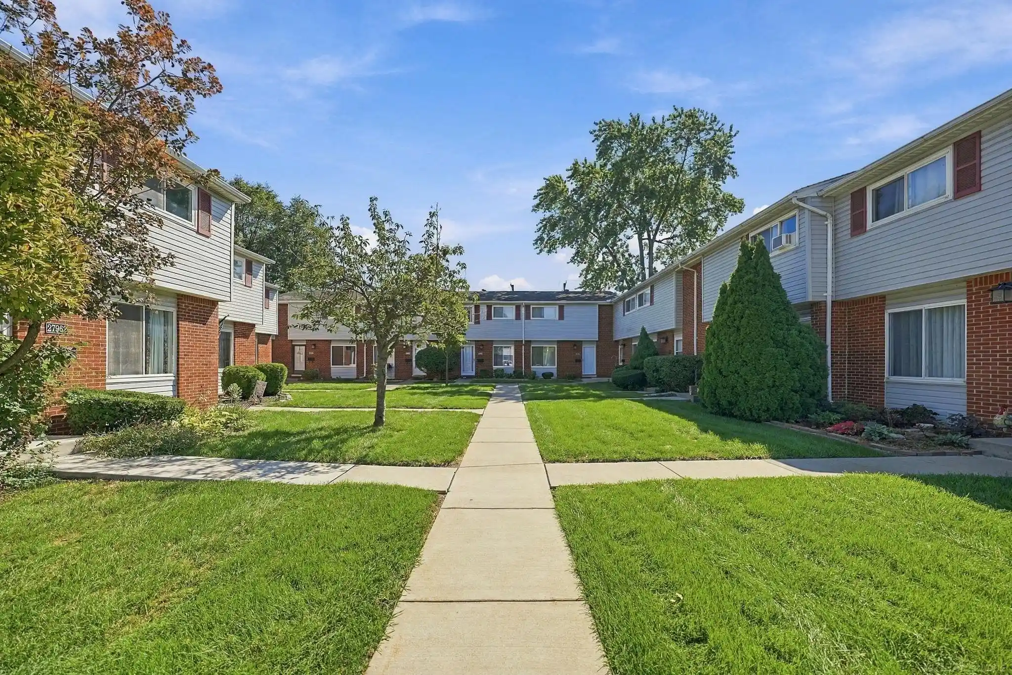 Listing Photo 1 - Condo for sale in 27908 Eastwick Sq Drs located at 27908 Eastwick Sq Drs, Roseville, MI 48066 - Unit 27908 Eastwick Sq Drs