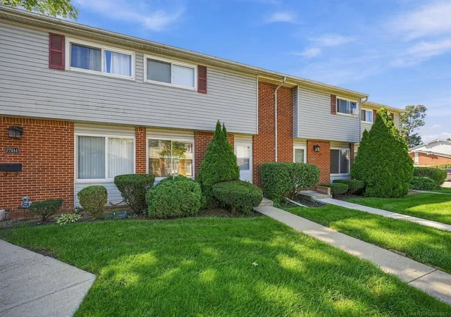 Photo 3 of Condo for sale at 27908 Eastwick Sq Drs, Roseville, MI 48066 | MLS# 50221939 | Listing updated on 2026-09-27