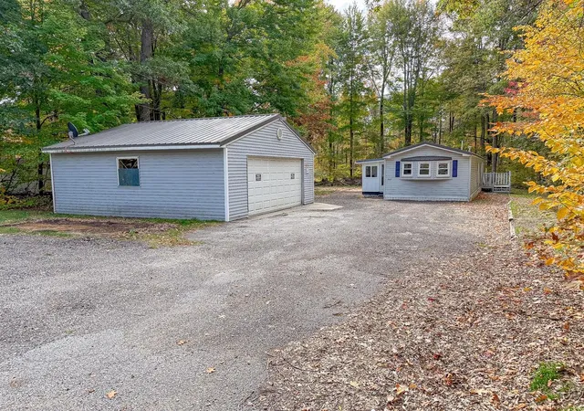 Photo 1 of Single family home for sale at 987 W Maple Crst Dr, Sanford, MI 48657 | MLS# 50224249 | Listing updated on 2026-10-08