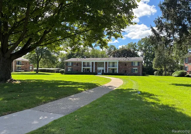 Photo 1 of Condo for sale at 448 Fox Hills Dr #2, Bloomfield Hills, MI 48304 | MLS# 61033062 | Listing updated on 2026-09-25