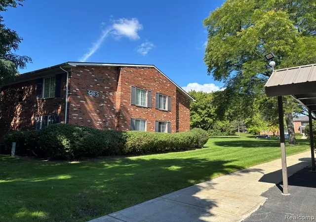 Photo 2 of Condo for sale at 448 Fox Hills Dr #2, Bloomfield Hills, MI 48304 | MLS# 61033062 | Listing updated on 2026-09-25