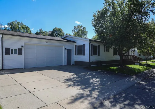 Photo 2 of Sale Pending at 429 Crimson King Cir, Clarkston, MI 48346 | MLS# 61036615 | Listing updated on 2026-10-19