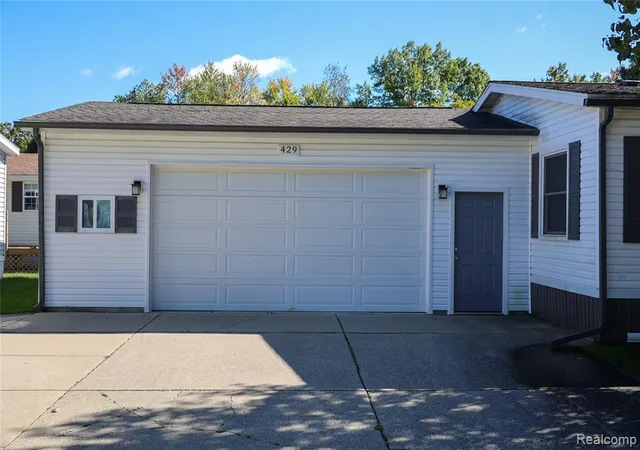 Photo 3 of Sale Pending at 429 Crimson King Cir, Clarkston, MI 48346 | MLS# 61036615 | Listing updated on 2026-10-19