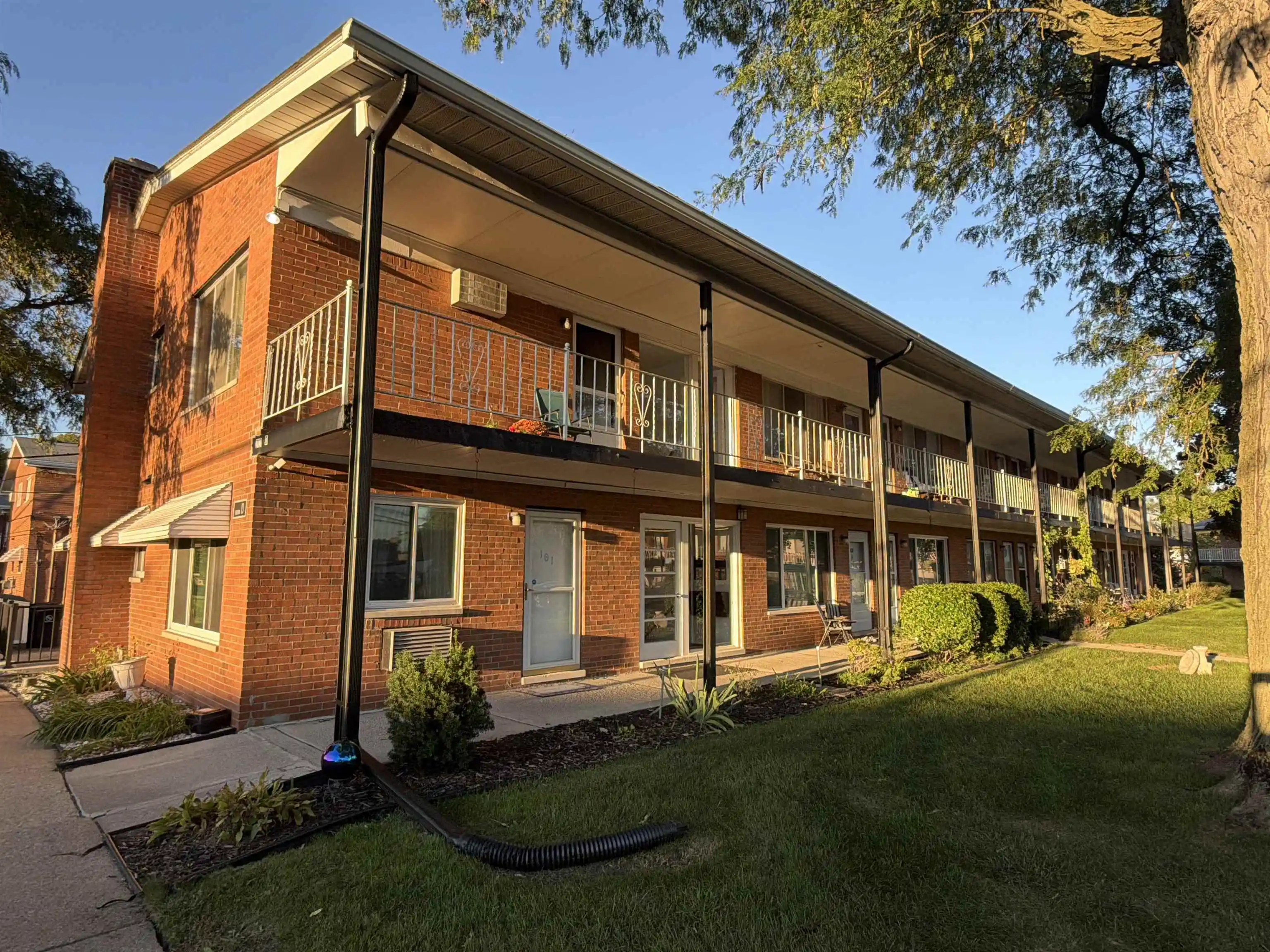 Listing Photo 1 - Condo for sale in 2121 Clawson Ave located at 2121 Clawson Ave, Royal Oak, MI 48073 - Unit #101