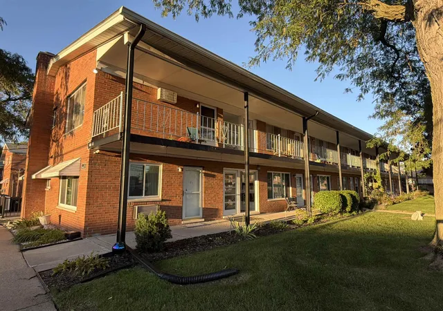 Photo 1 of Condo for sale at 2121 Clawson Ave #101, Royal Oak, MI 48073 | MLS# 50223465 | Listing updated on 2026-10-02