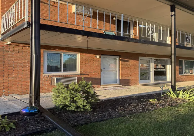 Photo 2 of Condo for sale at 2121 Clawson Ave #101, Royal Oak, MI 48073 | MLS# 50223465 | Listing updated on 2026-10-02
