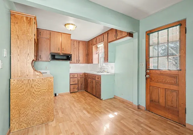 Photo 3 of Single family home for sale at 206 S Mountain St, Bay City, MI 48706 | MLS# 50223413 | Listing updated on 2026-10-15