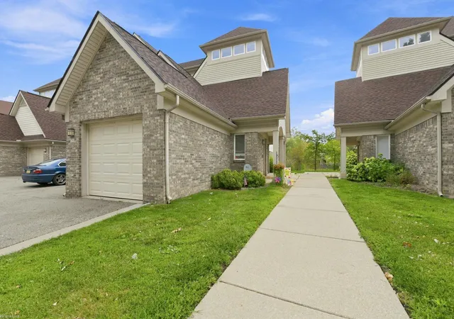Photo 3 of Sale Pending at 1390 Constance Dr, Pontiac, MI 48340 | MLS# 50219010 | Listing updated on 2026-10-21