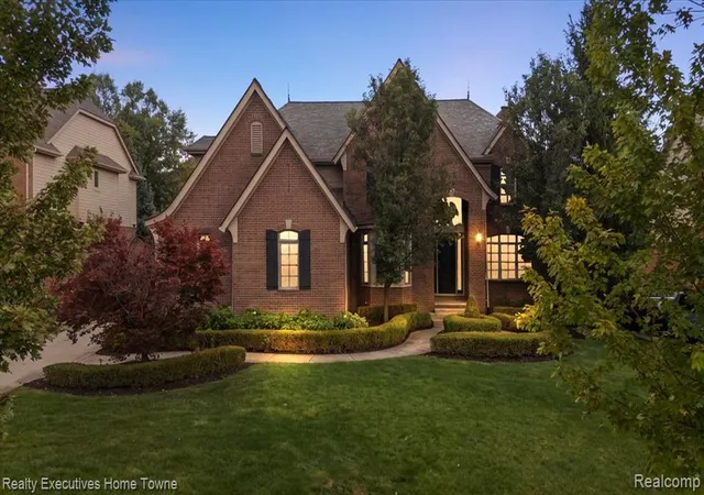 Single family home for sale at 2919 Addison Cir, Rochester, MI 48306 | MLS# 61027946