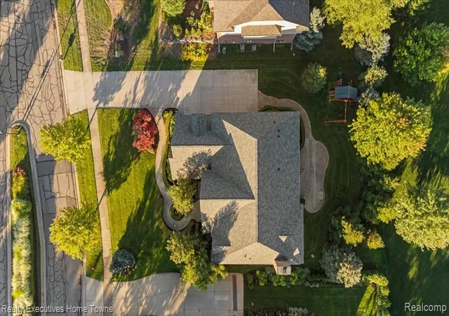 Photo 2 of Single family home for sale at 2919 Addison Cir, Rochester, MI 48306 | MLS# 61027946 | Listing updated on 2026-09-12