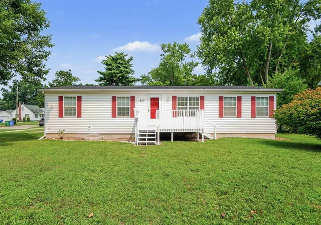 Photo 2 of Sale Pending at 427 E Division St, Dowagiac, MI 49047 | MLS# 70551994 | Listing updated on 2026-09-09