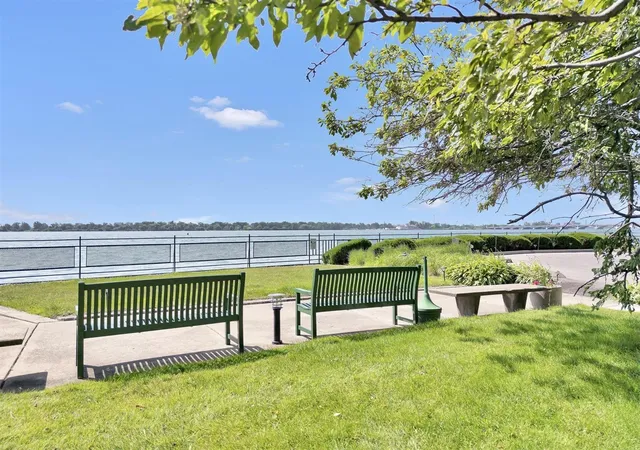 Photo 4 of Condo for sale at 8200 E Jefferson Ave #610, Detroit, MI 48214 | MLS# 70555614 | Listing updated on 2026-09-07