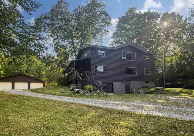 Photo 2 of Single family home for sale at 441 Idlewild Rd, Crystal Falls, MI 49920 | MLS# 50220255 | Listing updated on 2026-09-28