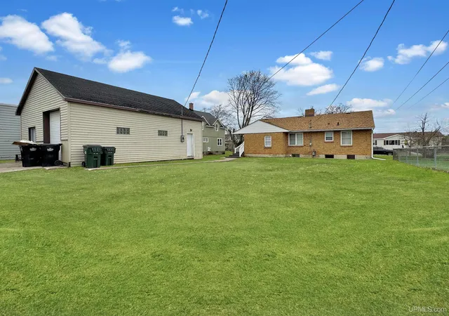 Photo 2 of Sale Pending at 1516 N 16th Street, Escanaba, MI 49829 | MLS# 50221224 | Listing updated on 2026-10-27