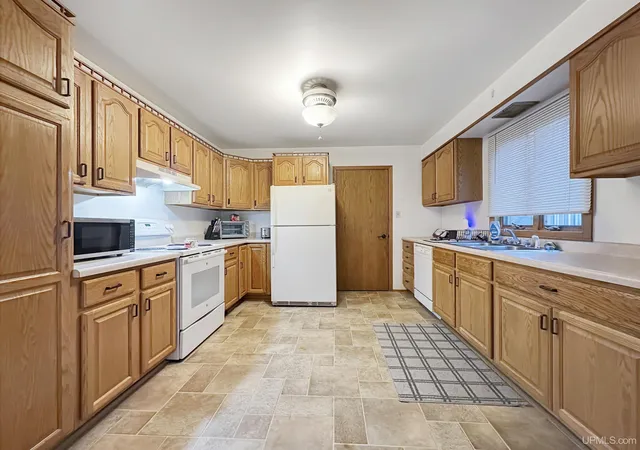 Photo 3 of Sale Pending at 1516 N 16th Street, Escanaba, MI 49829 | MLS# 50221224 | Listing updated on 2026-10-27