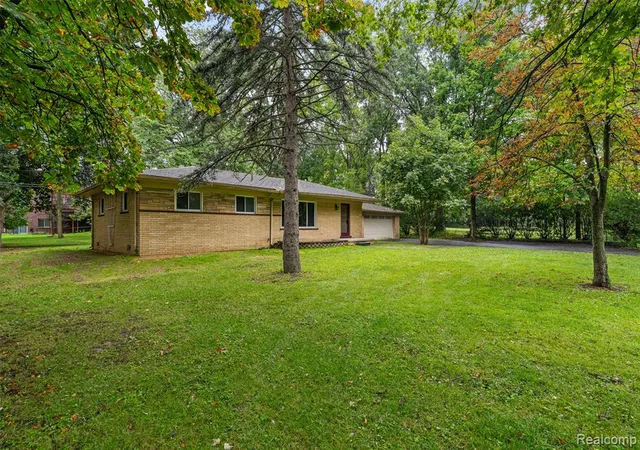 Photo 2 of Single family home for sale at 1175 South Blvd, Troy, MI 48098 | MLS# 61028798 | Listing updated on 2026-09-10