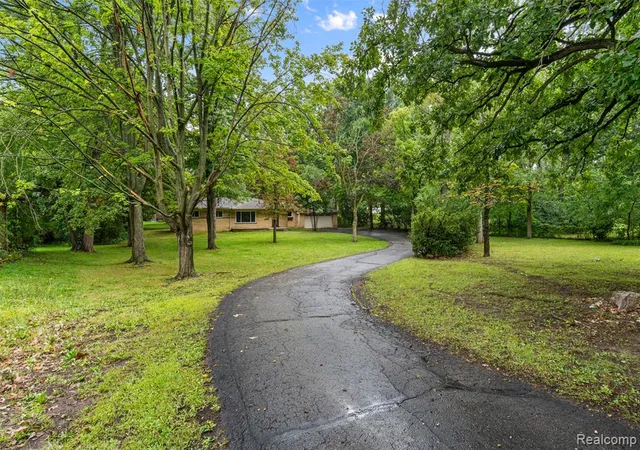 Photo 3 of Single family home for sale at 1175 South Blvd, Troy, MI 48098 | MLS# 61028798 | Listing updated on 2026-09-10