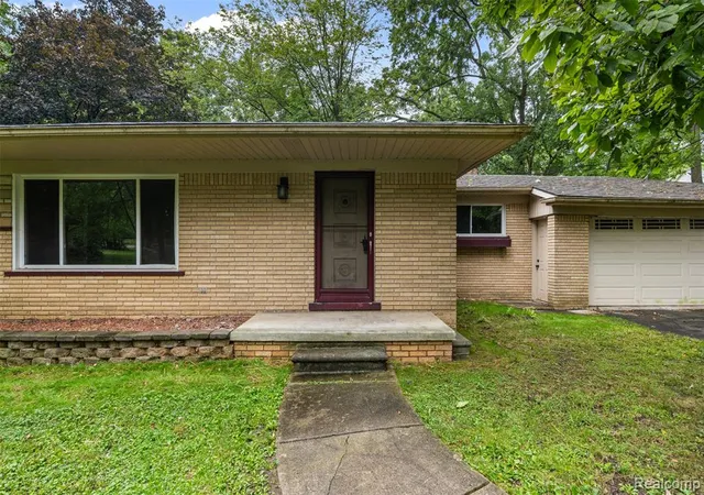 Photo 4 of Single family home for sale at 1175 South Blvd, Troy, MI 48098 | MLS# 61028798 | Listing updated on 2026-09-10
