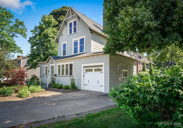 Photo 1 of Single family home for sale at 602 Spruce St, Marquette, MI 49855 | MLS# 50215313 | Listing updated on 2026-10-08