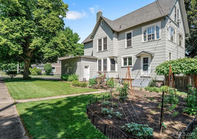Photo 2 of Single family home for sale at 602 Spruce St, Marquette, MI 49855 | MLS# 50215313 | Listing updated on 2026-10-08