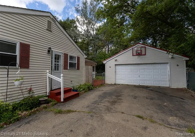 Photo 1 of Single family home for sale at 5101 Marilyn Dr, Flint, MI 48506 1578 | MLS# 61025741 | Listing updated on 2026-09-12