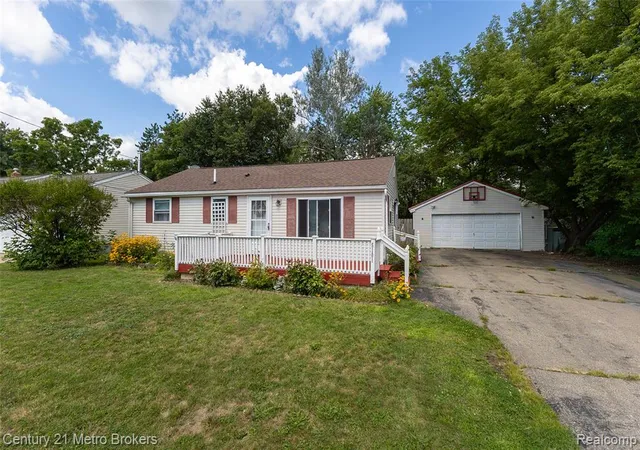 Photo 3 of Single family home for sale at 5101 Marilyn Dr, Flint, MI 48506 1578 | MLS# 61025741 | Listing updated on 2026-09-12