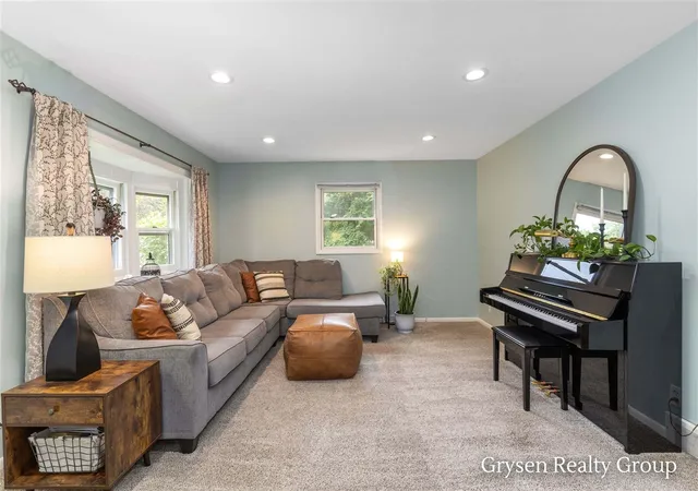 Photo 4 of Sale Pending at 2034 Acton Rd, Grand Rapids, MI 49504 | MLS# 70557122 | Listing updated on 2026-09-19