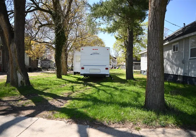 Photo 2 of Land for sale at 1721 Pine St, Muskegon, MI 49442 | MLS# 70526886 | Listing updated on 2026-09-11