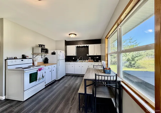 Photo 3 of Single family home for sale at 1487 E M28 Hwy, Marquette, MI 49855 | MLS# 50222528 | Listing updated on 2026-10-09