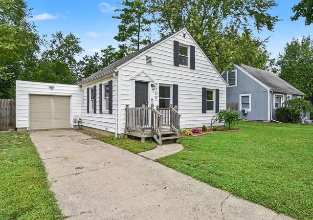 Photo 2 of Single family home for sale at 2209 Carolina St, Midland, MI 48642 | MLS# 50224739 | Listing updated on 2026-10-24