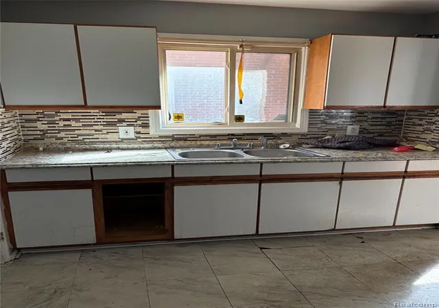 Photo 4 of Single family home for sale at 18090 Washburn St, Detroit, MI 48221 2443 | MLS# 60401076 | Listing updated on 2026-09-17
