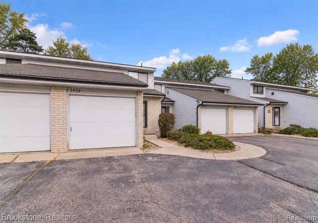 Photo 2 of Sale Pending at 3574 W Walton Blvd #2, Waterford, MI 48329 | MLS# 61033742 | Listing updated on 2026-10-20