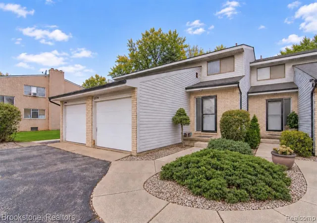 Photo 3 of Sale Pending at 3574 W Walton Blvd #2, Waterford, MI 48329 | MLS# 61033742 | Listing updated on 2026-10-20