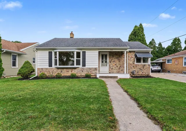Photo 1 of Sale Pending at 2009 S Farragut St, Bay City, MI 48708 | MLS# 50222568 | Listing updated on 2026-09-30