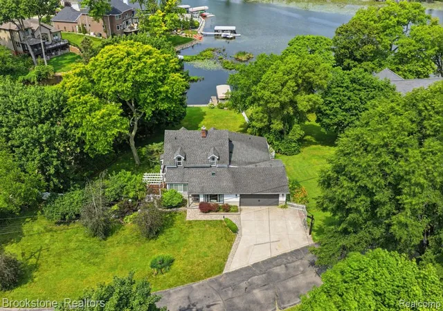 Photo 1 of Single family home for sale at 4174 Meyers Rd, Waterford, MI 48329 | MLS# 61020589 | Listing updated on 2026-10-25