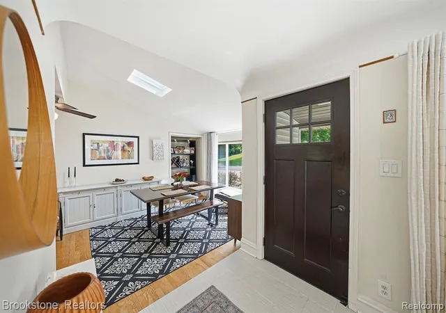 Photo 4 of Single family home for sale at 4174 Meyers Rd, Waterford, MI 48329 | MLS# 61020589 | Listing updated on 2026-10-25