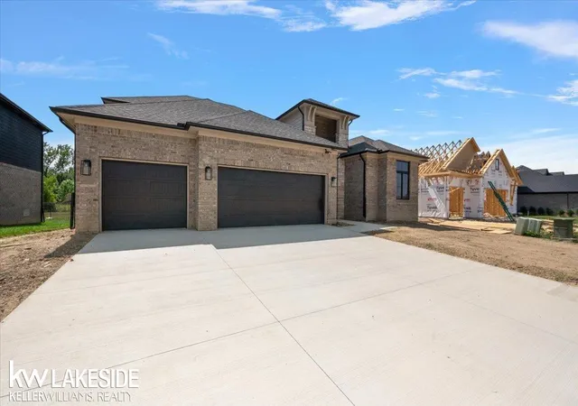 Photo 4 of Single family home for sale at 18923 Via Firenze Dr, Macomb, MI 48044 | MLS# 50219486 | Listing updated on 2026-10-21