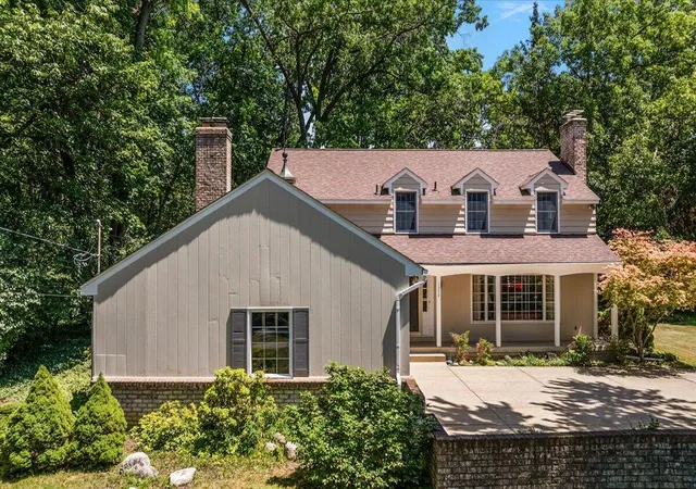 Photo 2 of Sale Pending at 1354 Cornell Ave, Grand Rapids, MI 49506 | MLS# 70545685 | Listing updated on 2026-09-22