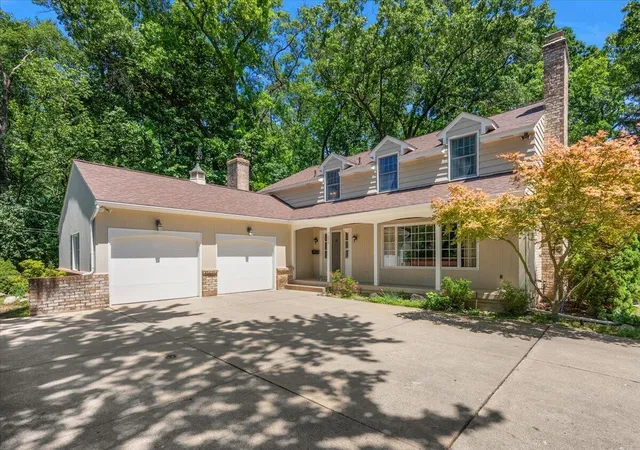 Photo 3 of Sale Pending at 1354 Cornell Ave, Grand Rapids, MI 49506 | MLS# 70545685 | Listing updated on 2026-09-22