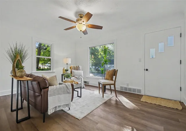 Photo 1 of Single family home for sale at 1419 Linwood St, Grand Rapids, MI 49507 | MLS# 70563393 | Listing updated on 2026-10-27
