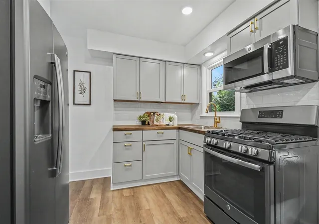 Photo 2 of Single family home for sale at 1419 Linwood St, Grand Rapids, MI 49507 | MLS# 70563393 | Listing updated on 2026-10-27
