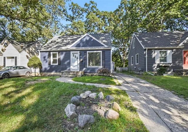 Photo 4 of Single family home for sale at 1419 Linwood St, Grand Rapids, MI 49507 | MLS# 70563393 | Listing updated on 2026-10-27