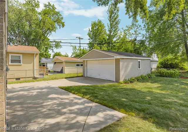 Photo 2 of Sale Pending at 22316 Carolina St, Saint Clair Shores, MI 48080 2409 | MLS# 61024187 | Listing updated on 2026-10-20
