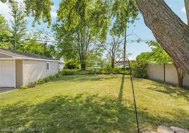 Photo 3 of Sale Pending at 22316 Carolina St, Saint Clair Shores, MI 48080 2409 | MLS# 61024187 | Listing updated on 2026-10-20